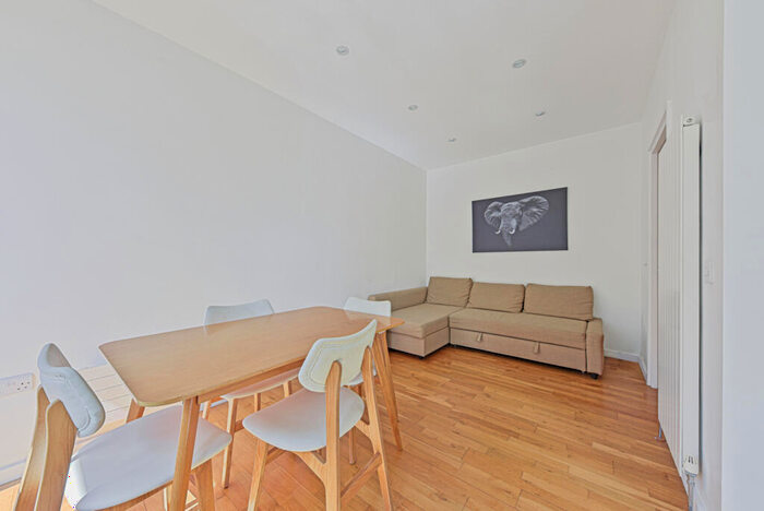 2 Bedroom Flat To Rent In Highwood Court, Highbury Crescent, N5
