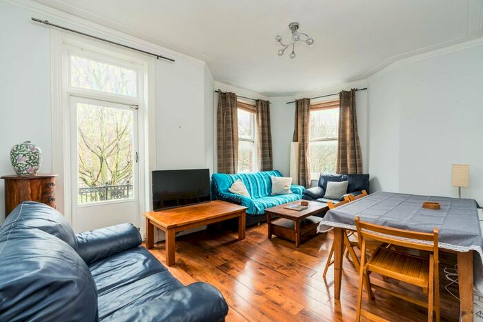 3 Bedroom Flat To Rent In Stamford Hill Mansions, London, N16