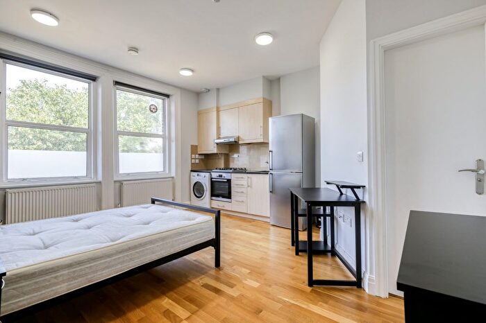 Studio To Rent In Uxbridge Road, London, W3