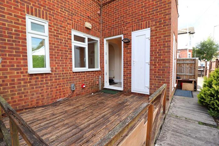 1 Bedroom Flat To Rent In Dashwood Avenue, High Wycombe, HP12