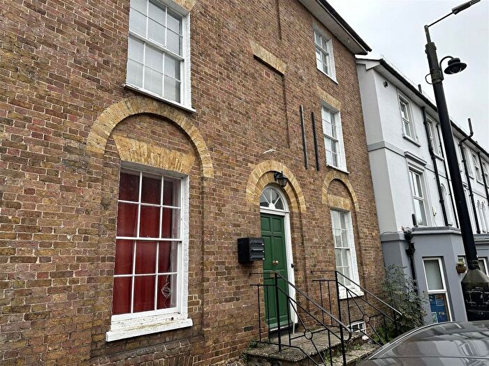 2 Bedroom Flat To Rent In Bridge Street, Leatherhead, KT22