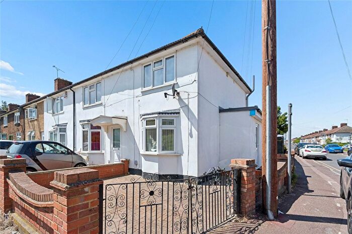 2 Bedroom End Of Terrace House For Sale In Sheppey Road, Dagenham, RM9