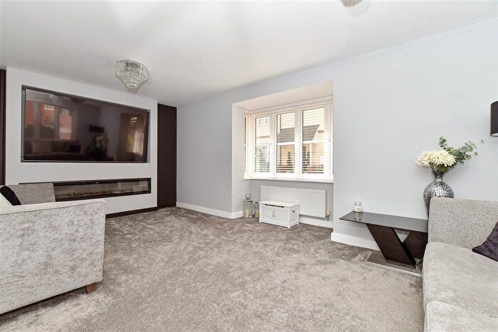 4 Bedroom Detached House For Sale In Abingdon Close, Laindon, Basildon, Essex, SS15