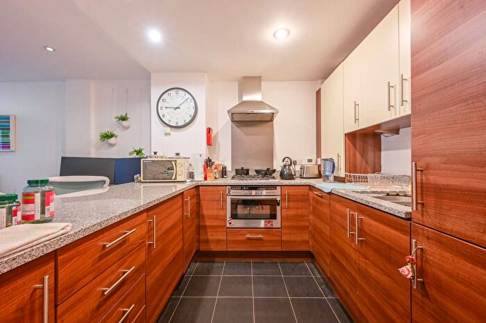 1 Bedroom Flat To Rent In Steward Street, City, London, E1