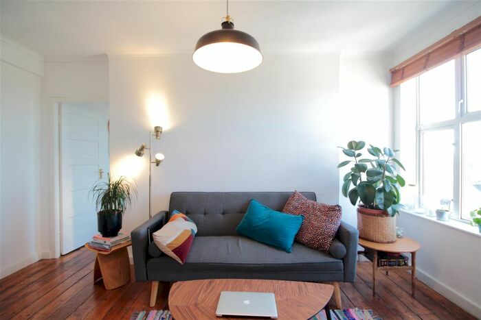 1 Bedroom Flat To Rent In Brixton Hill, London, SW2