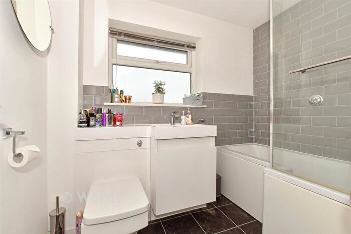 3 Bedroom End Of Terrace House For Sale In Orchard Drive, Newington, Sittingbourne, Kent, ME9