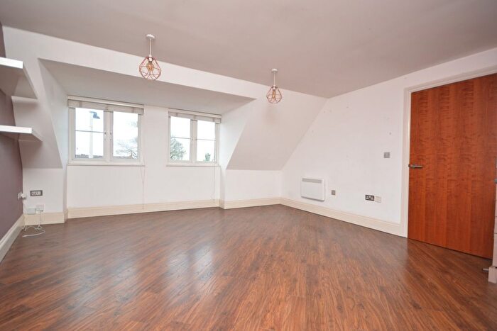 2 Bedroom Flat To Rent In Springfield Road, CM2