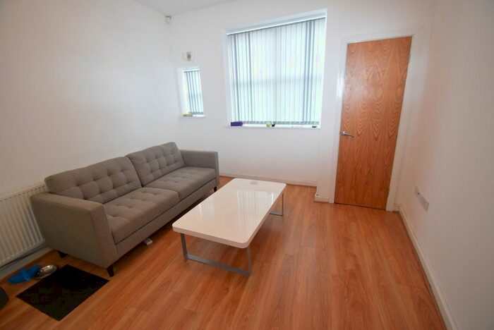 2 Bedroom Flat To Rent In St Marys, Stockport, Cheshire, SK1