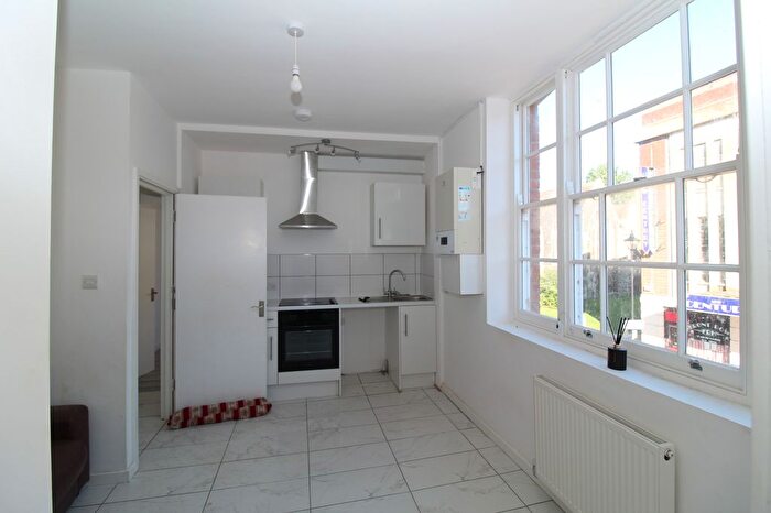 1 Bedroom Flat To Rent In Pano Court, Bell Road, Sittingbourne, Kent, ME10
