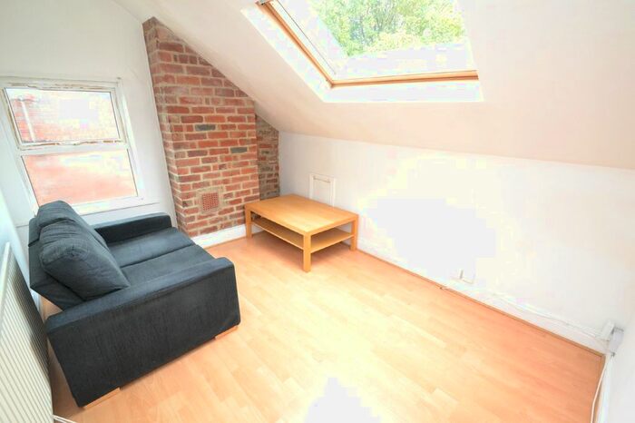 1 Bedroom Flat To Rent In Oakwood Avenue, Leeds LS8