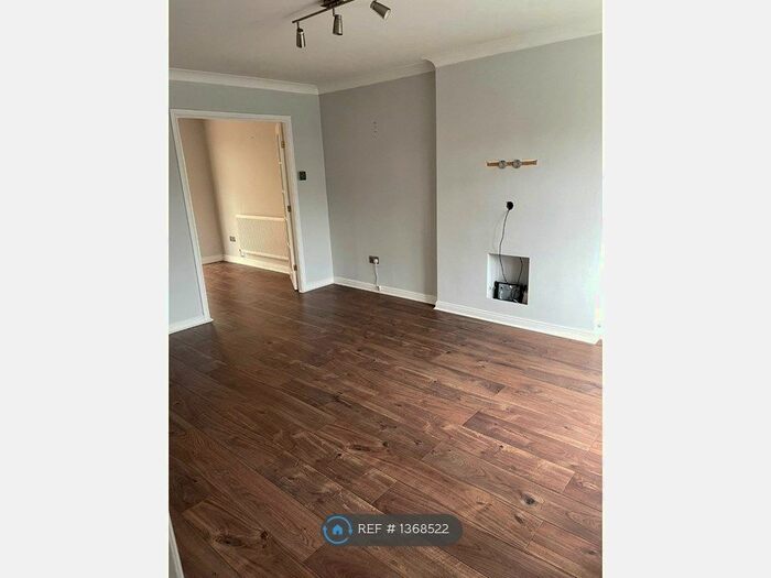 3 Bedroom Semi-Detached House To Rent In Hinchley Way, Swinton, Manchester, M27