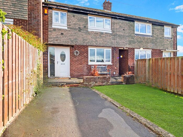 3 Bedroom Terraced House For Sale In Queensway, Bingley, BD16