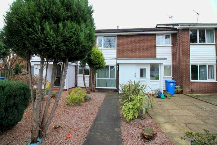 2 Bedroom Flat To Rent In Skelwith Close, Davyhulme, Trafford, M41