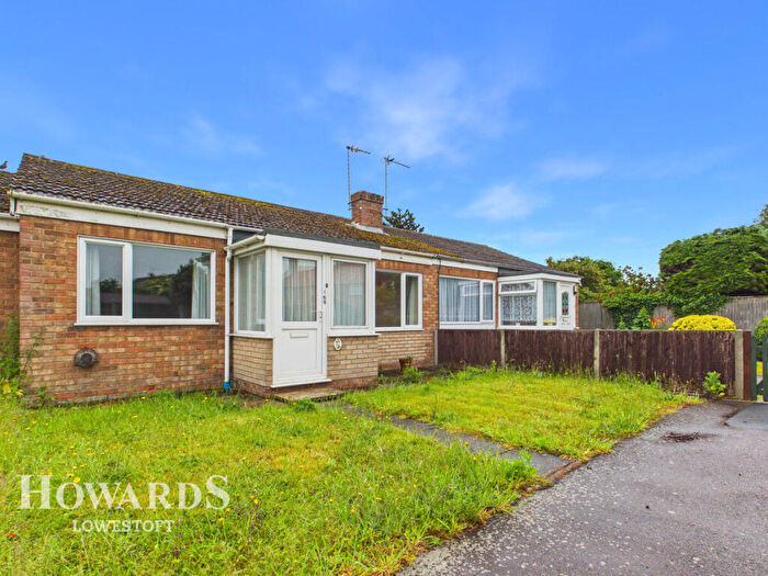 2 Bedroom Terraced Bungalow For Sale In Lloyds Avenue, Lowestoft, NR33