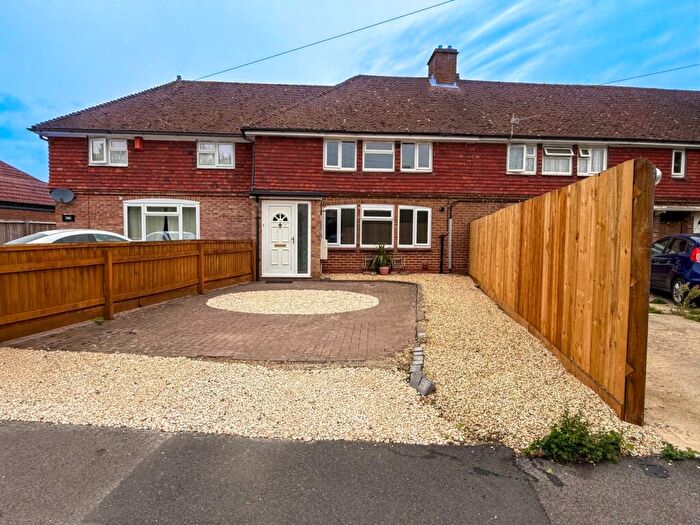 3 Bedroom Terraced House For Sale In Monks Lane, Newbury, RG14