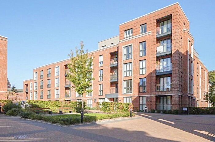 2 Bedroom Flat For Sale In Fellowes Rise, Winchester, Hampshire, SO22