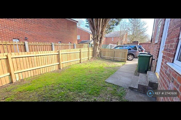 3 Bedroom Semi Detached House To Rent In Blackwood Cottages, Leeds, LS17