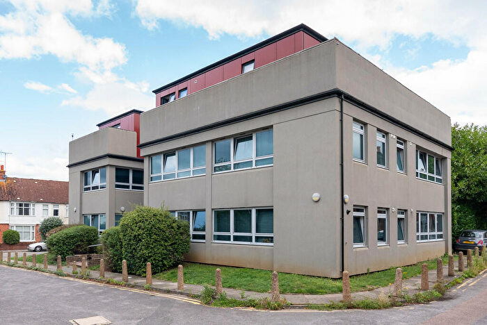 2 Bedroom Apartment For Sale In South Street, Dorking, RH4