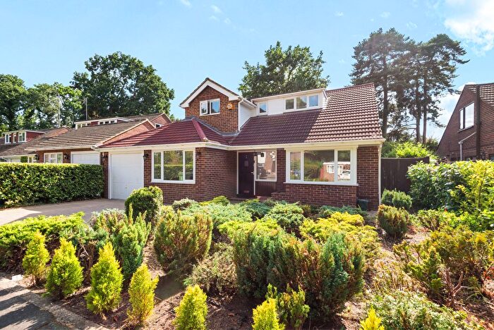 4 Bedroom Chalet To Rent In Tanglewood Close, Pyrford, GU22