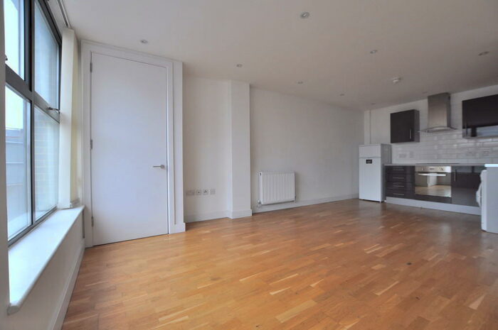 1 Bedroom Apartment To Rent In Holywell Lane, London, EC2