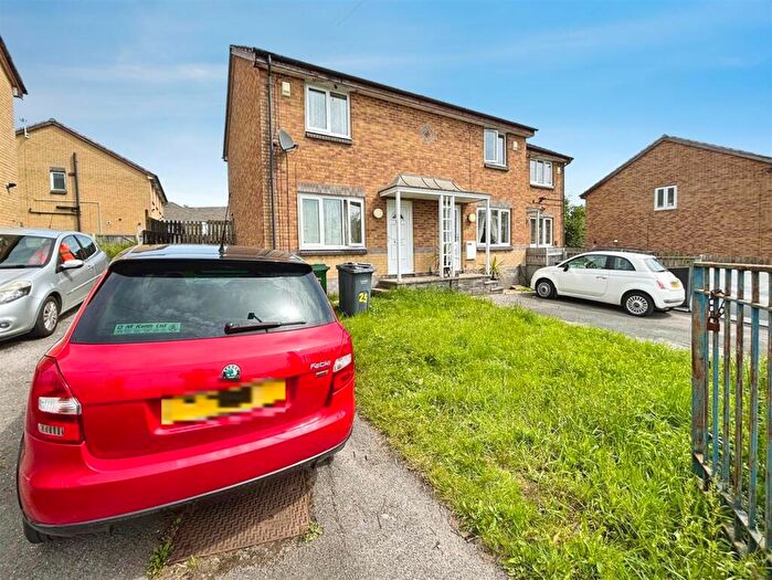 2 Bedroom End Of Terrace House For Sale In Eversley Drive, Bradford, BD4