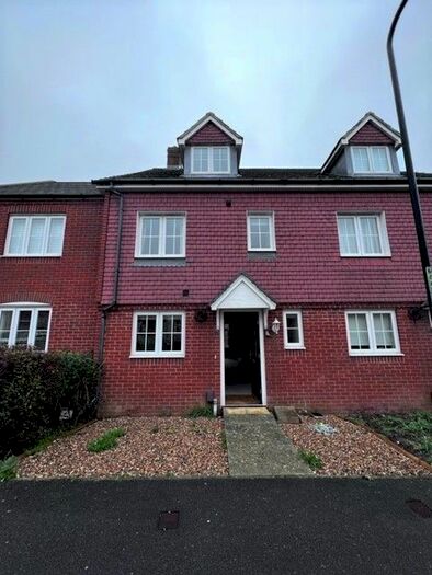 3 Bedroom Property To Rent In Orchid Court, Kingsnorth, Ashford, TN23