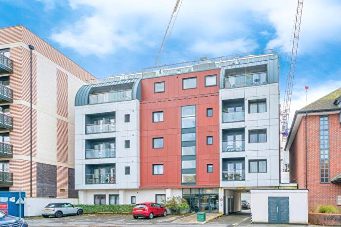 1 Bedroom Apartment To Rent In West Byfleet, Surrey, KT14