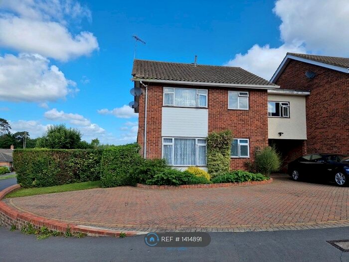 4 Bedroom Detached House To Rent In Foxleys, Watford, WD19