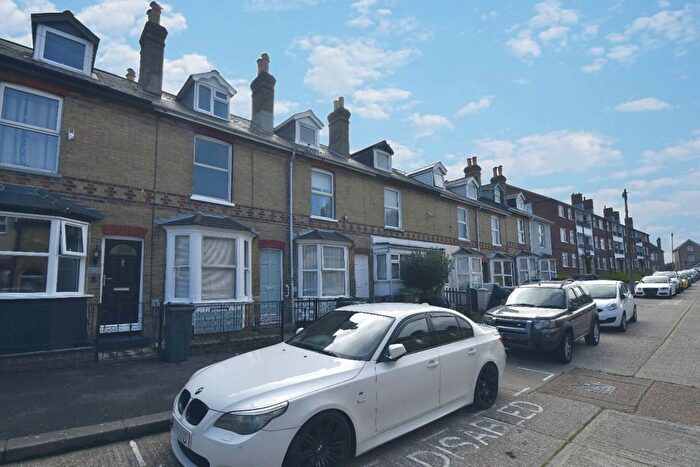3 Bedroom Terraced House To Rent In Kings Road, East Cowes, PO32