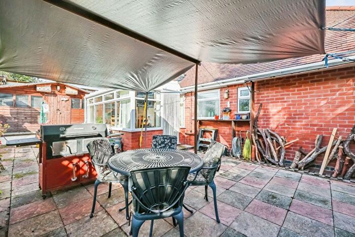 2 Bedroom Bungalow For Sale In Ladybrook Lane, Mansfield, Nottinghamshire, NG18