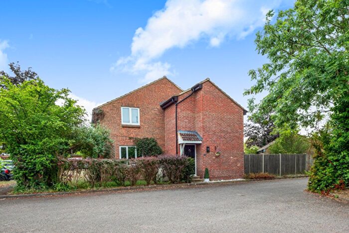 2 Bedroom End Of Terrace House For Sale In Guildford, Surrey, GU4