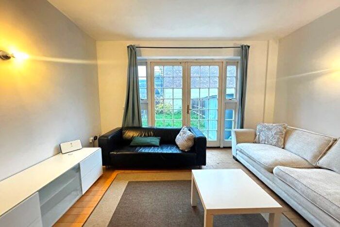 4 Bedroom Terraced House To Rent In Hastings Street, London, SE18