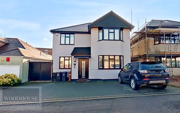 4 Bedroom Detached House For Sale In Tolmers Gardens, Cuffley, Potters Bar, EN6