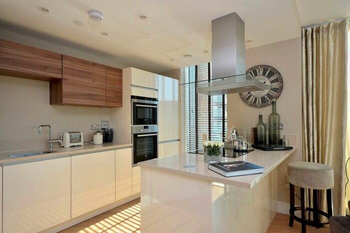 2 Bedroom Flat To Rent In Maple Quays, Canada Water, London, SE16