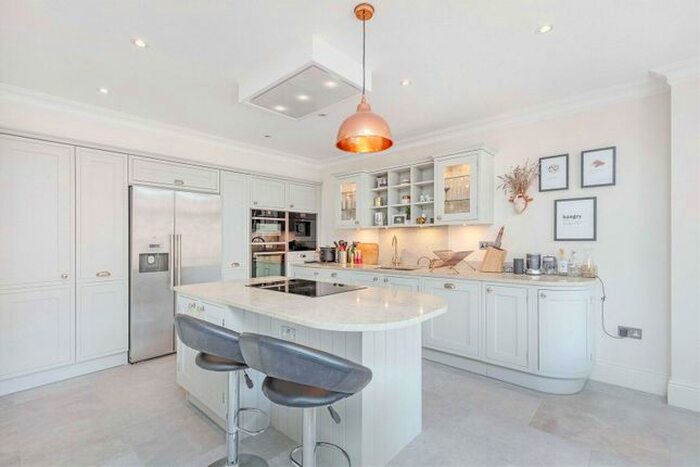 3 Bedroom Flat To Rent In Werter Road, Putney, London, SW15