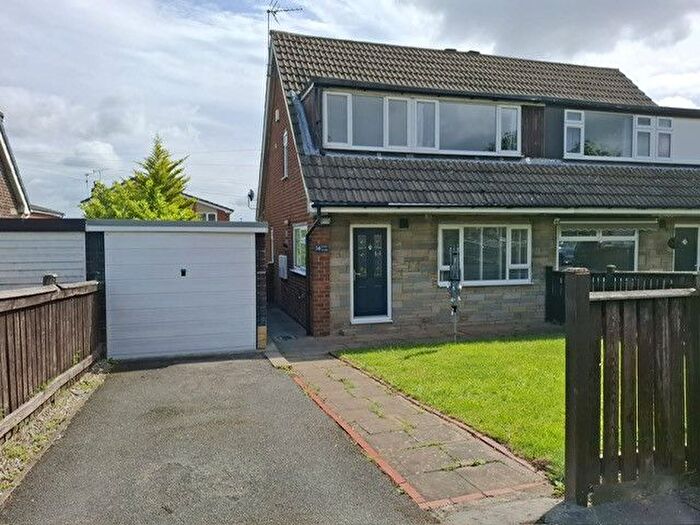 3 Bedroom Semi-Detached House To Rent In Holt Vale, Leeds, West Yorkshire, LS16