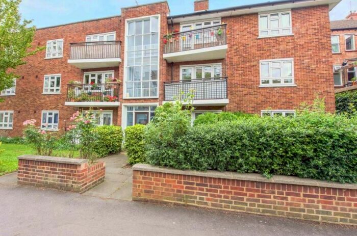 2 Bedroom Flat To Rent In Coombe Road, New Malden, KT3