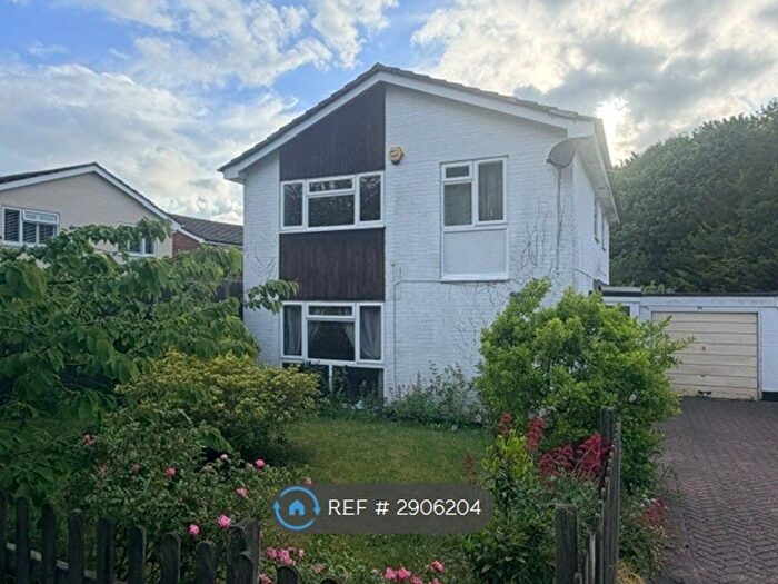 4 Bedroom Detached House To Rent In Kingsmill Road, Basingstoke, RG21