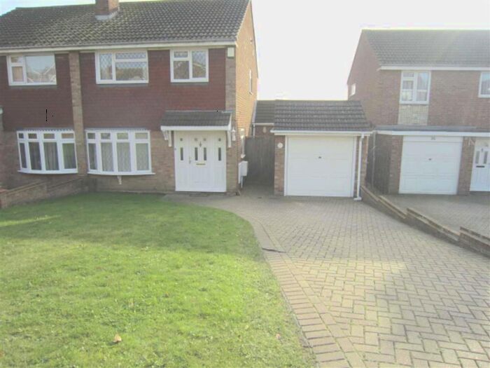 3 Bedroom Semi-Detached House To Rent In Bearsted Drive, Basildon, Essex SS13
