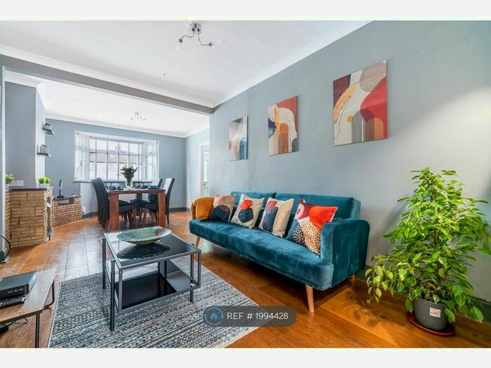 3 Bedroom Semi-Detached House To Rent In Lower Richmond Road, London, TW9