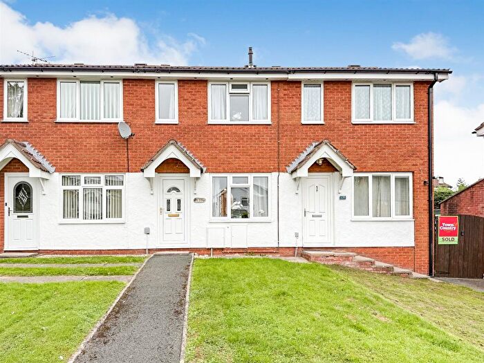 2 Bedroom Terraced House For Sale In Middleton Road, Oswestry, SY11