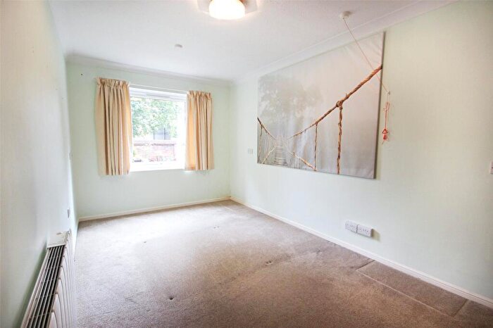 2 Bedroom Apartment For Sale In Warwick Avenue, Bedford, Bedfordshire, MK40