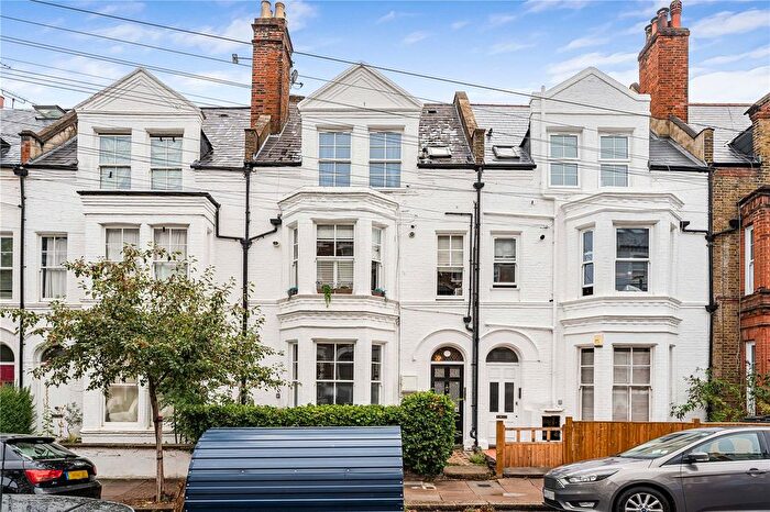 2 Bedroom Maisonette For Sale In Schubert Road, London, SW15