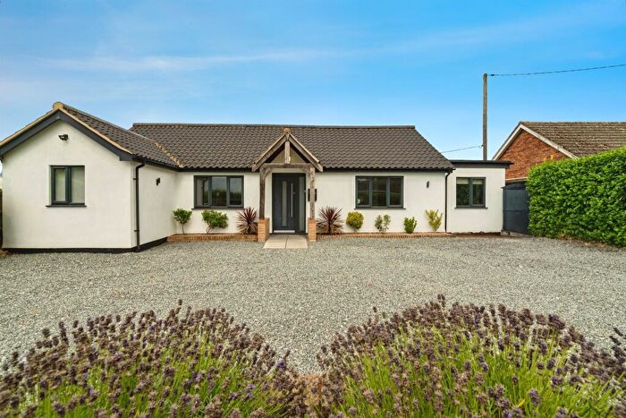 4 Bedroom Detached Bungalow For Sale In Bunwell Street, Bunwell, Norwich, NR16