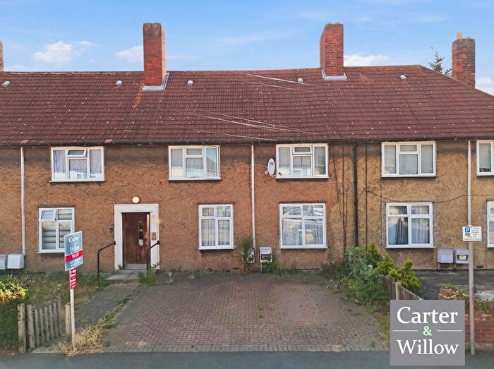 1 Bedroom Flat For Sale In Hedingham Road, Dagenham, RM8