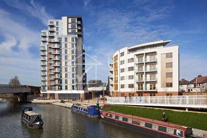1 Bedroom Flat For Sale In Fairbanks Court, Atlip Road, Wembley, HA0