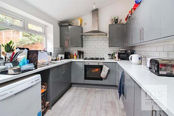 7 Bedroom End Of Terrace House To Rent In Derby Grove, Nottingham, NG7