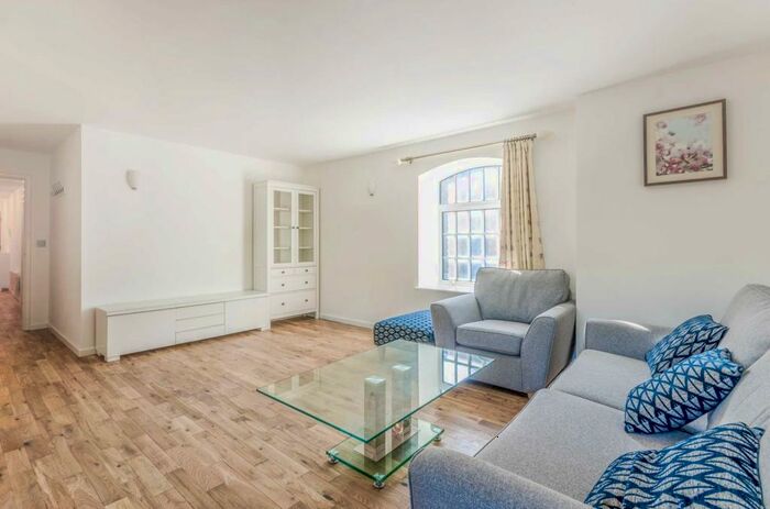 3 Bedroom Flat To Rent In The Grainstore, Royal Docks, London, E16