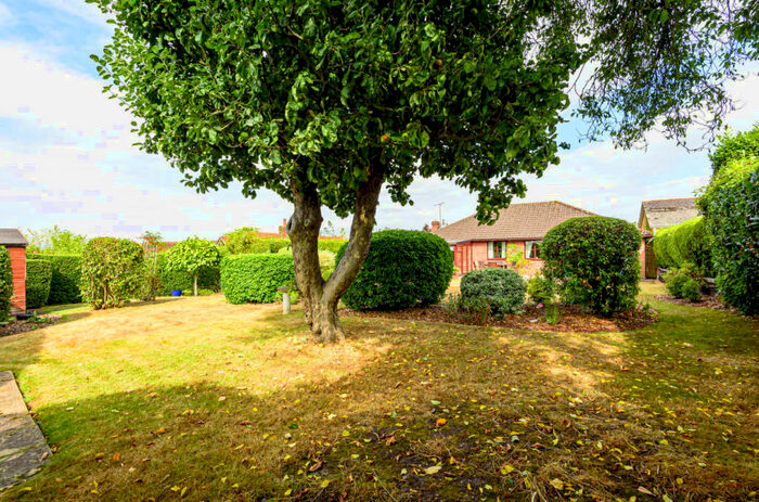 4 Bedroom Bungalow For Sale In York Drove, Nomansland, Salisbury, Wiltshire, SP5