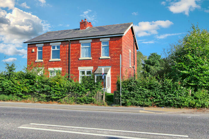 2 Bedroom Semi-Detached House To Rent In Boysnope Cottage Eccles Manchester, M30